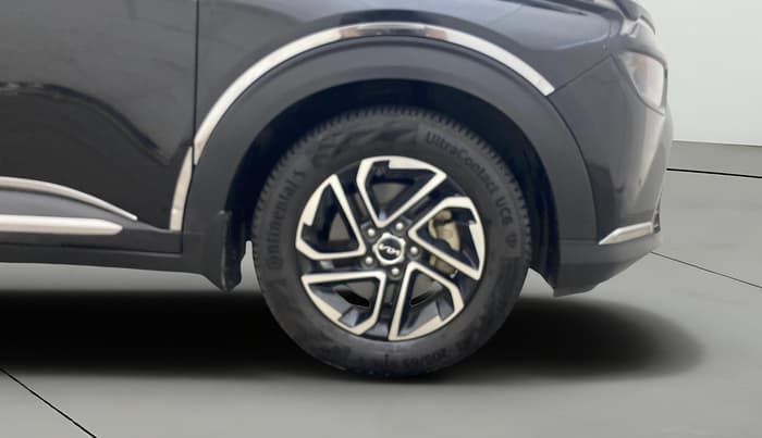 2022 KIA CARENS LUXURY PLUS 1.5 DIESEL 6 STR, Diesel, Manual, 1,14,503 km, Right Front Wheel