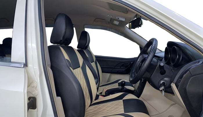 2017 Mahindra XUV500 W4, Diesel, Manual, 74,520 km, Right Side Front Door Cabin