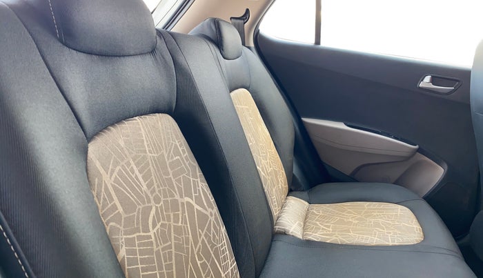 2016 Hyundai Grand i10 SPORTZ 1.2 KAPPA VTVT, Petrol, Manual, 61,818 km, Right Side Rear Door Cabin