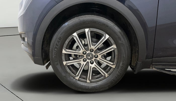 2023 Mahindra XUV700 AX 7 LUXURY P AT 7 STR, Petrol, Automatic, 14,877 km, Left Front Wheel