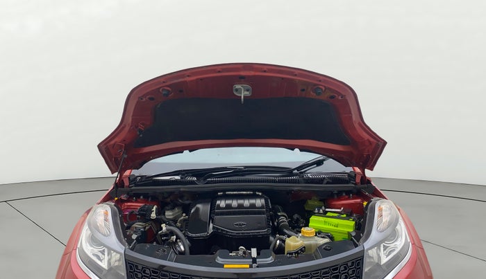 2018 Tata NEXON XZ PLUS DIESEL, Diesel, Manual, 1,04,845 km, Open Bonet