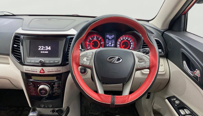 2019 Mahindra XUV300 W8 (O) 1.5 DIESEL AMT, Diesel, Automatic, 64,912 km, Steering Wheel Close Up