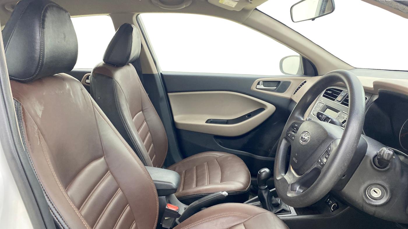 2018 Hyundai Elite i20 SPORTZ 1.2, Petrol, Manual, 42,270 km, Right Side Front Door Cabin