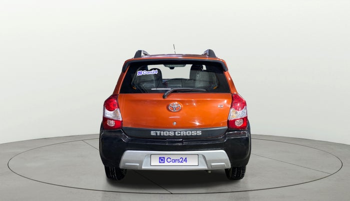 2017 Toyota Etios CROSS 1.2 G, Petrol, Manual, 1,09,423 km, Back/Rear