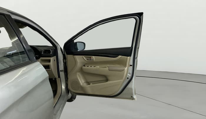 2016 Maruti Ciaz VXI+, Petrol, Manual, 1,10,428 km, RHS Front Door