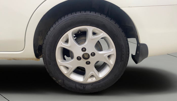 2014 Renault Scala RXL PETROL AT, Petrol, Automatic, 57,339 km, Left Rear Wheel