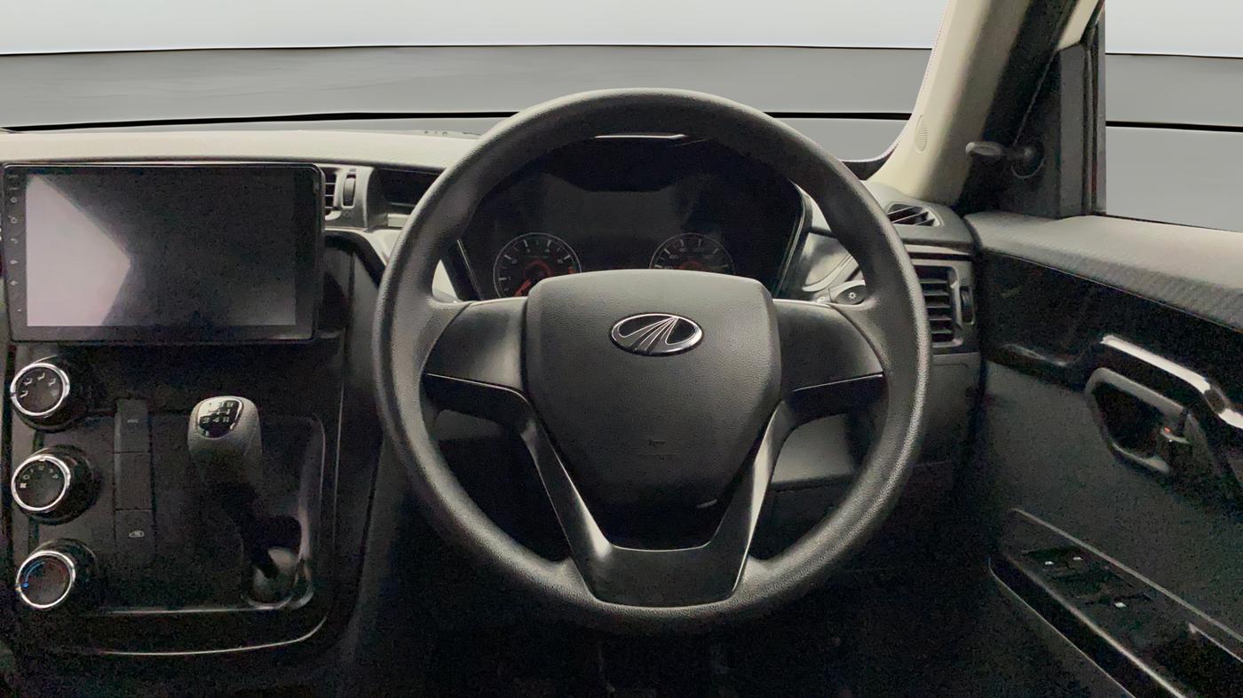 2018 Mahindra KUV 100 NXT K4+ P 6 STR, Petrol, Manual, 22,715 km, Steering Wheel Close Up