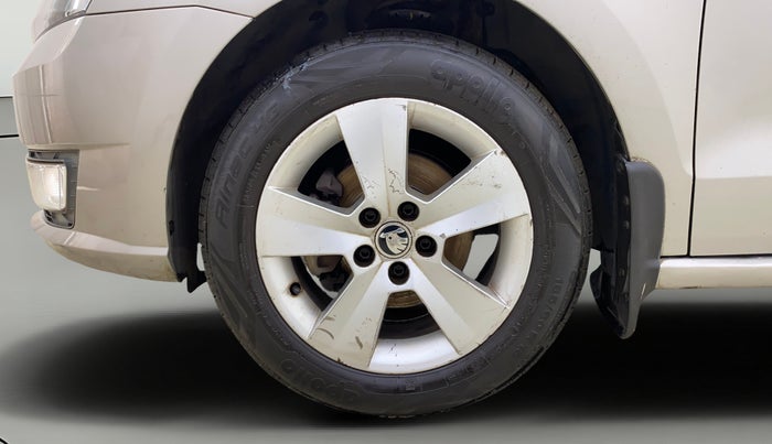 2017 Skoda Rapid AMBITION 1.6 MPI MT, Petrol, Manual, 84,228 km, Left Front Wheel