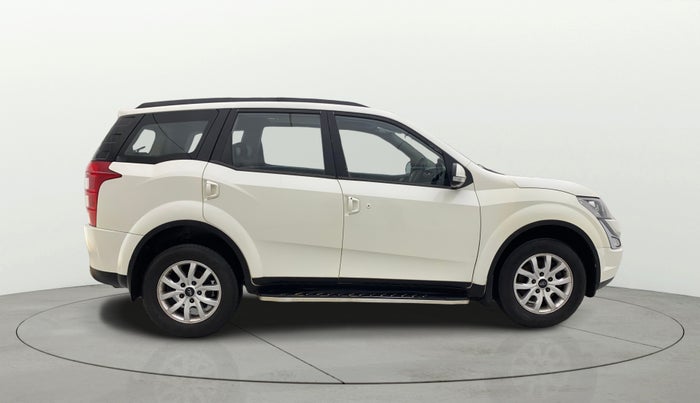 2017 Mahindra XUV500 W9, Diesel, Manual, 74,687 km, Right Side View