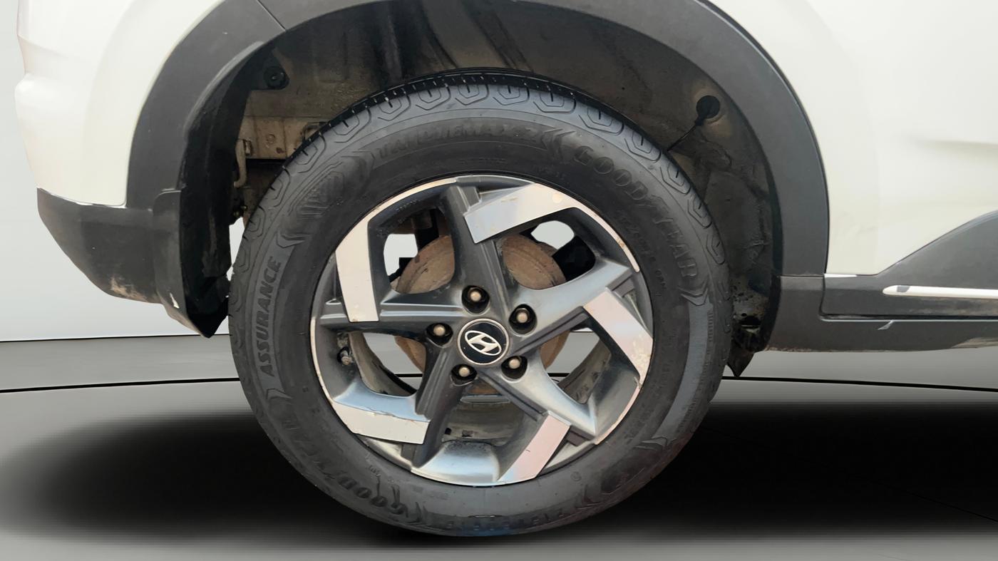 2019 Hyundai VENUE SX 1.4 CRDi DUAL TONE, Diesel, Manual, 1,08,203 km, Right Rear Wheel
