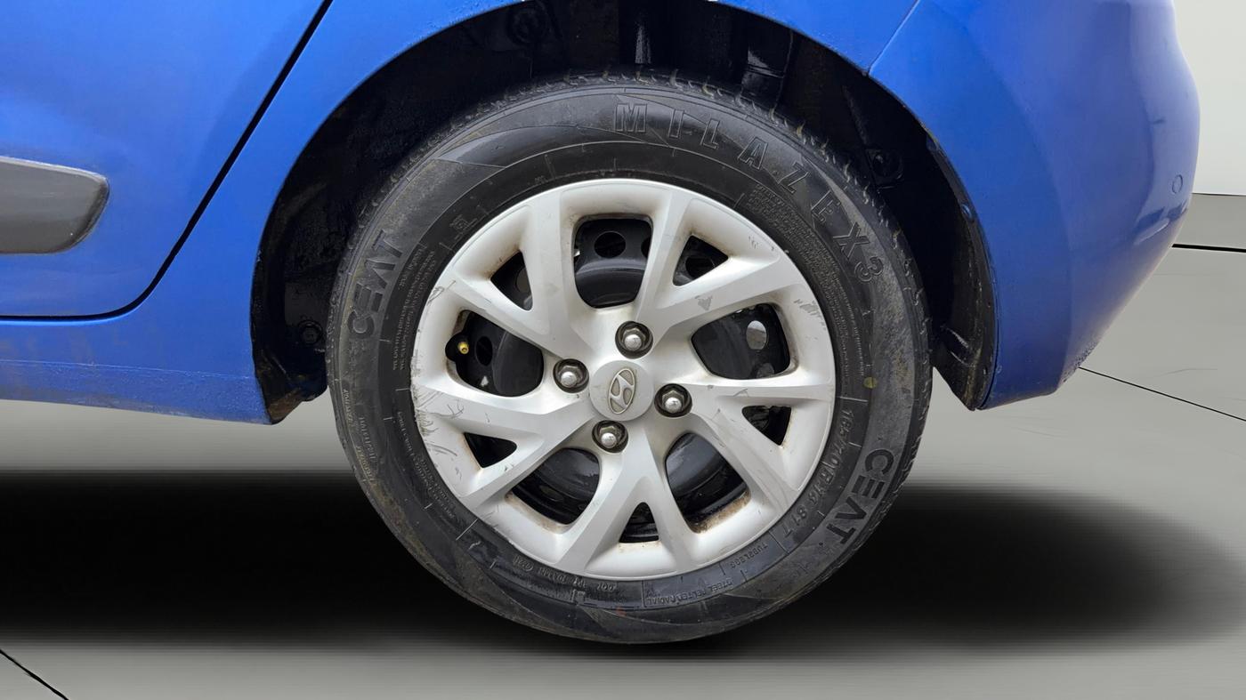 2018 Hyundai Grand i10 SPORTZ 1.2 KAPPA VTVT, CNG, Manual, 1,20,087 km, Left Rear Wheel