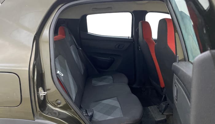 2022 Renault Kwid RXT 1.0 AMT, Petrol, Automatic, 25,832 km, Right Side Rear Door Cabin