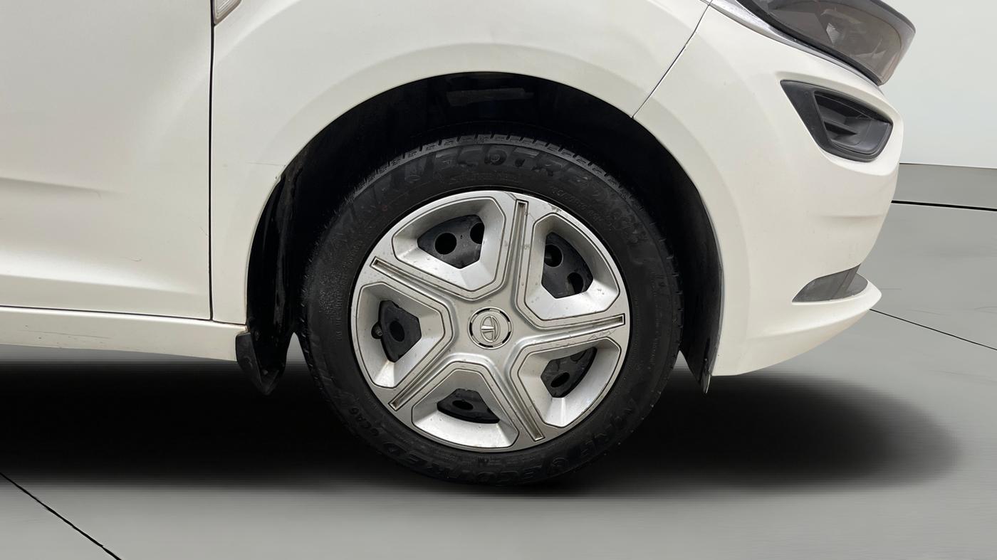 2023 Tata ALTROZ XMA Plus (S) DCT, Petrol, Automatic, 25,446 km, Right Front Wheel