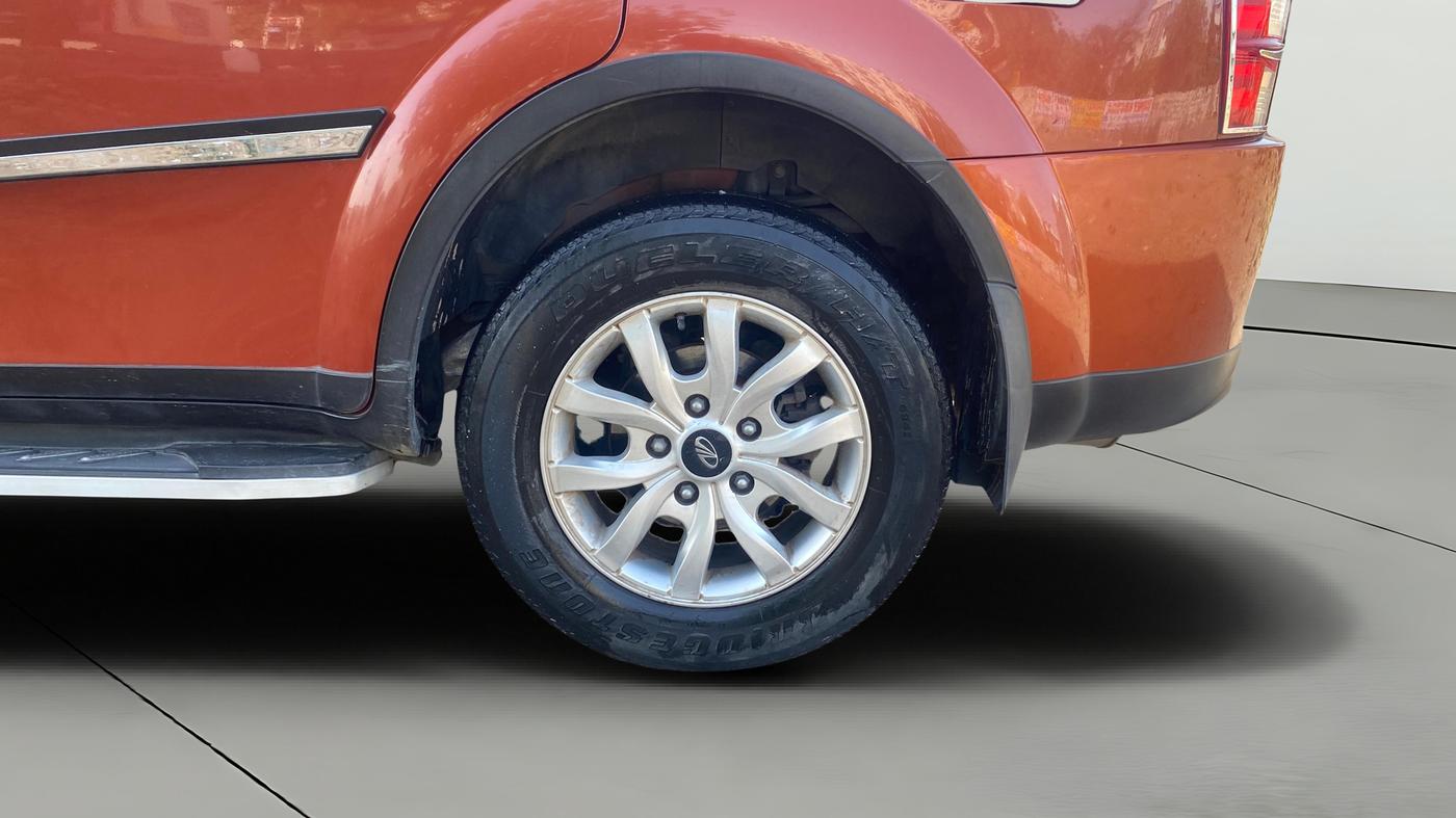 2017 Mahindra XUV500 W10 AT, Diesel, Automatic, 84,161 km, Left Rear Wheel