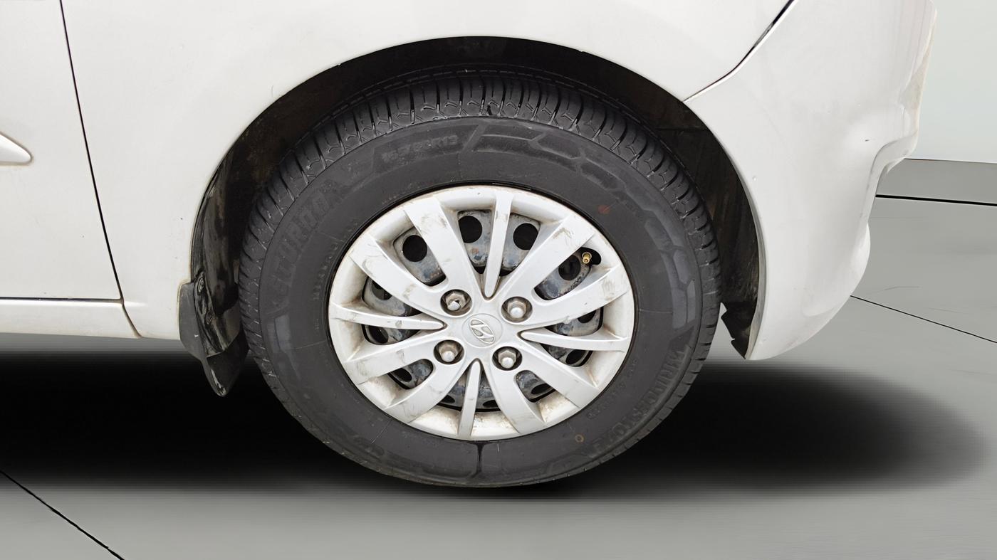 2013 Hyundai i10 SPORTZ 1.2, Petrol, Manual, 42,103 km, Right Front Wheel