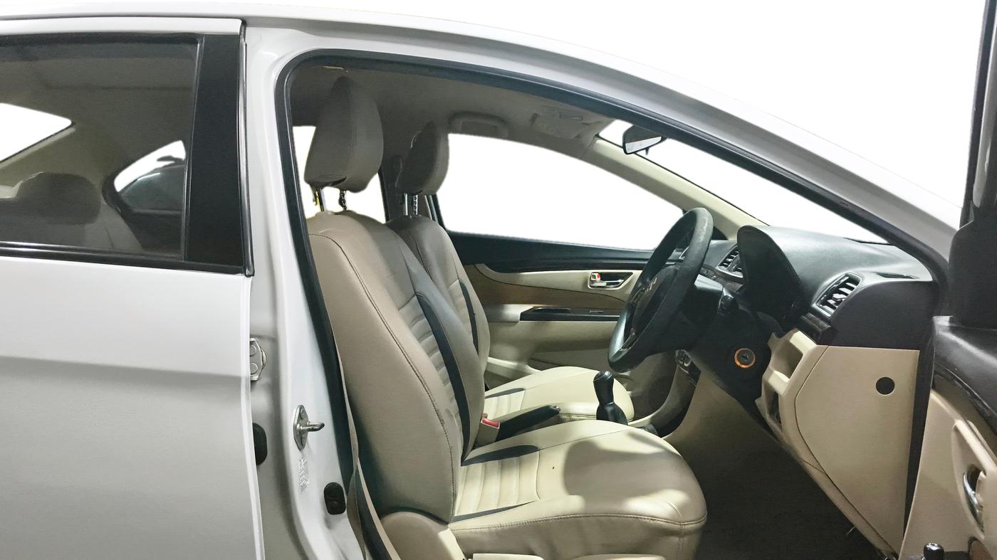 2016 Maruti Ciaz VDI+ SHVS, Diesel, Manual, 73,092 km, Right Side Front Door Cabin