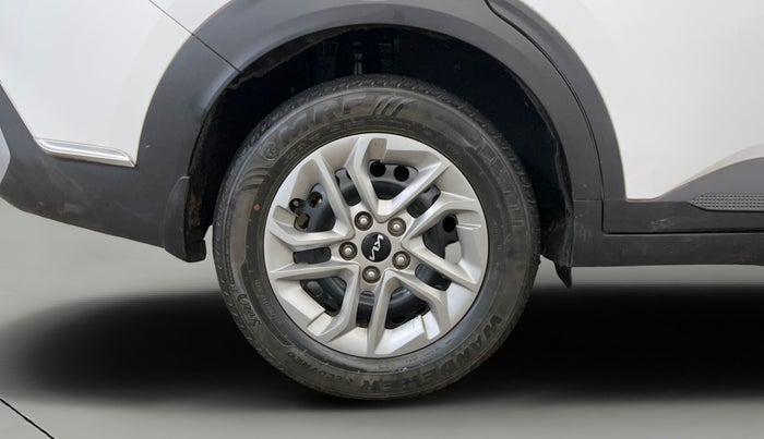 2023 KIA CARENS PRESTIGE PLUS 1.5 PETROL IMT 7 STR, Petrol, Manual, 18,306 km, Right Rear Wheel