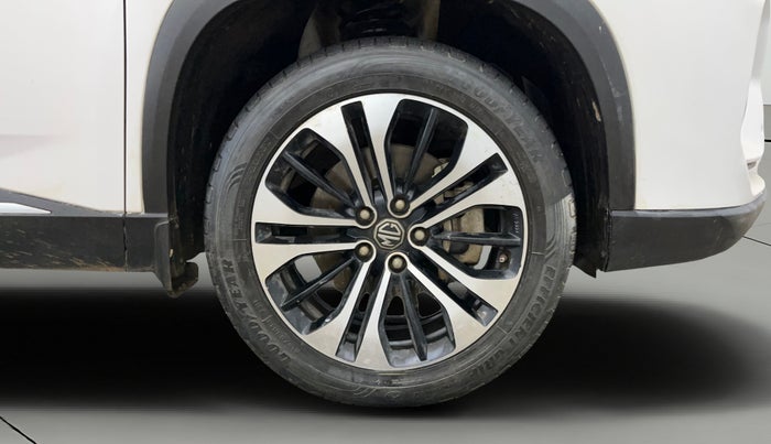 2021 MG HECTOR PLUS SHARP 1.5 PETROL TURBO HYBRID MT 6-STR, Petrol, Manual, 27,438 km, Right Front Wheel