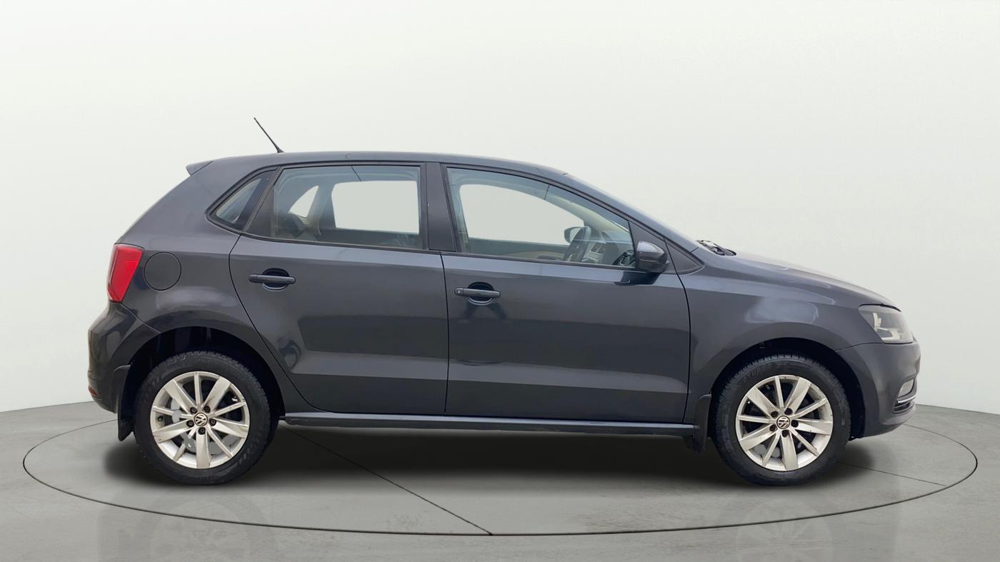 2015 Volkswagen Polo HIGHLINE1.5L, Diesel, Manual, 1,43,843 km, Right Side View
