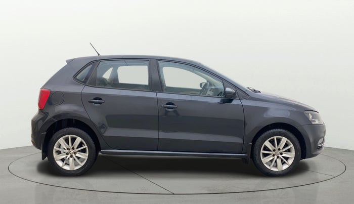 2015 Volkswagen Polo HIGHLINE1.5L, Diesel, Manual, 1,43,737 km, Right Side View