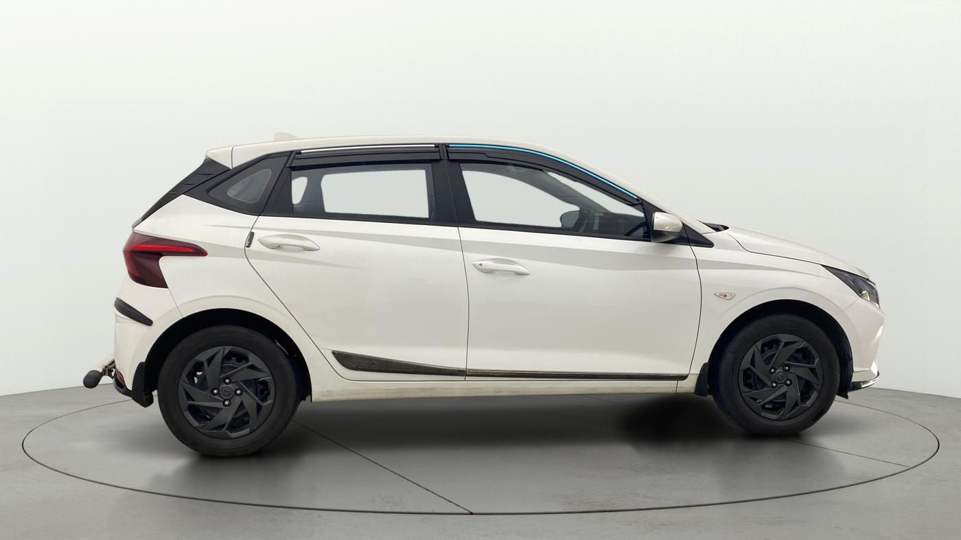 2022 Hyundai NEW I20 MAGNA 1.2 MT, Petrol, Manual, 26,768 km, Right Side View