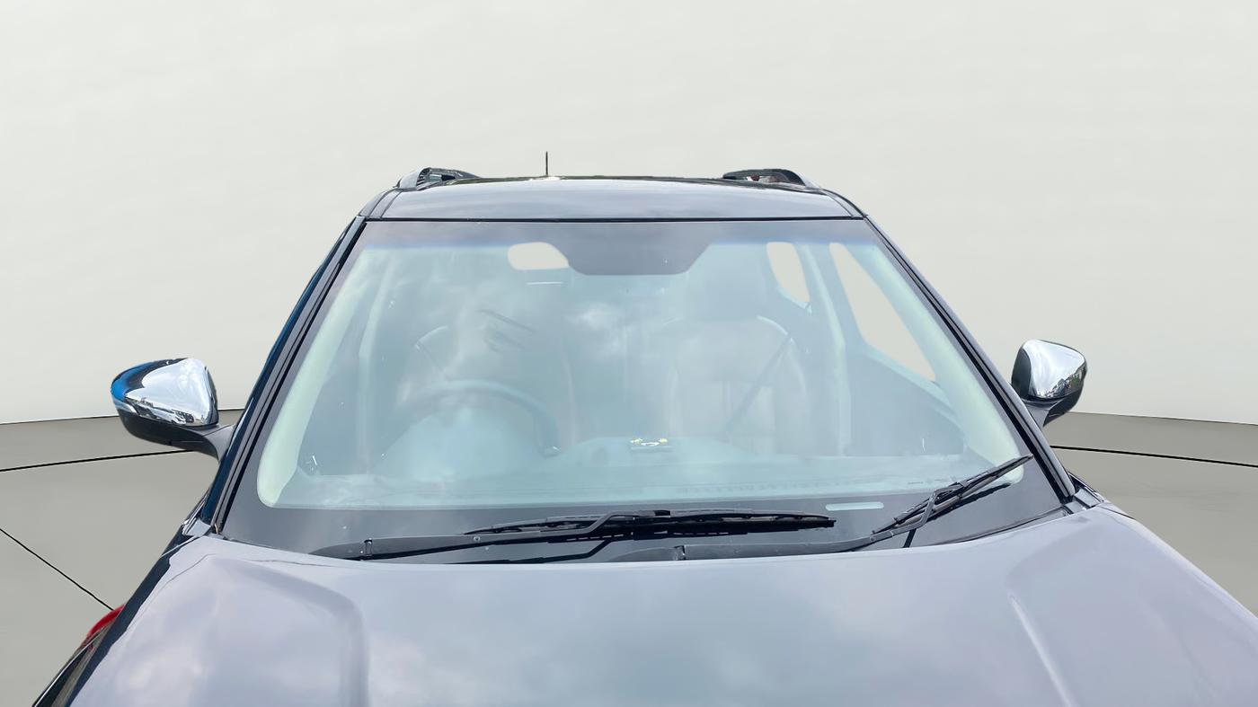 2022 Mahindra XUV300 W8 (O) 1.2 PETROL, Petrol, Manual, 56,741 km, Front Windshield