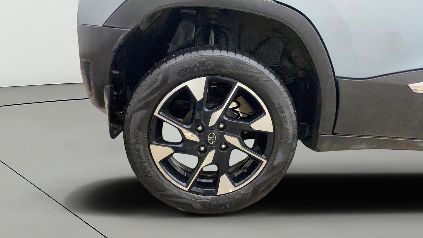 2024 Tata PUNCH ACCOMPLISHED DAZZLE PACK AMT, Petrol, Automatic, 17,827 km, Right Rear Wheel