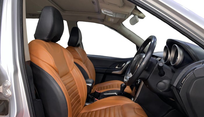 2018 Mahindra XUV500 W9 AT, Diesel, Automatic, 88,814 km, Right Side Front Door Cabin