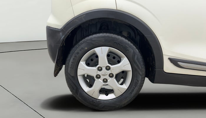 2022 Mahindra XUV300 W6 1.2 PETROL AMT, Petrol, Automatic, 18,956 km, Right Rear Wheel