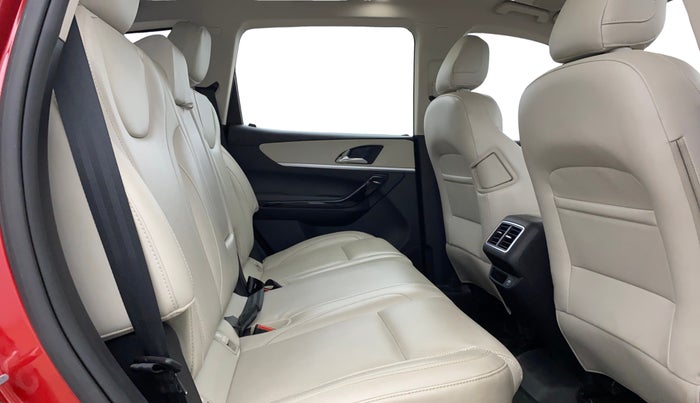 2023 Mahindra XUV700 AX 7 LUXURY P AT 7 STR, Petrol, Automatic, 4,791 km, Right Side Rear Door Cabin