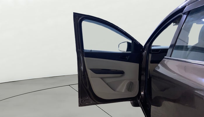 2022 Renault TRIBER RXT AMT, Petrol, Automatic, 44,102 km, LHS Front Door