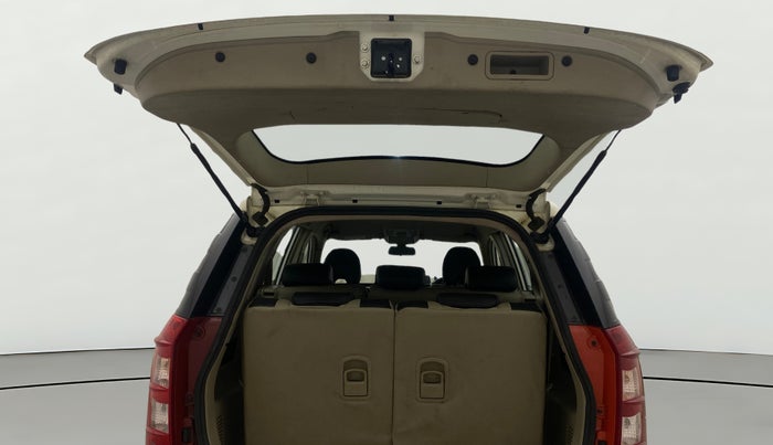 2017 Mahindra XUV500 W6 AT 1.99, Diesel, Automatic, 64,287 km, Boot Door Open