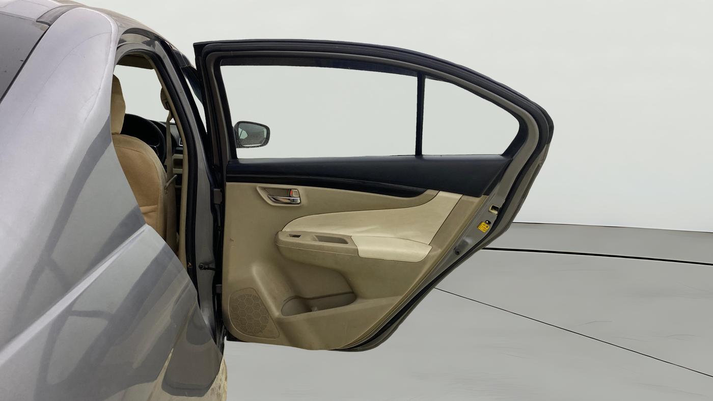 2016 Maruti Ciaz ZDI+ SHVS, Diesel, Manual, 1,36,035 km, RHS Rear Door