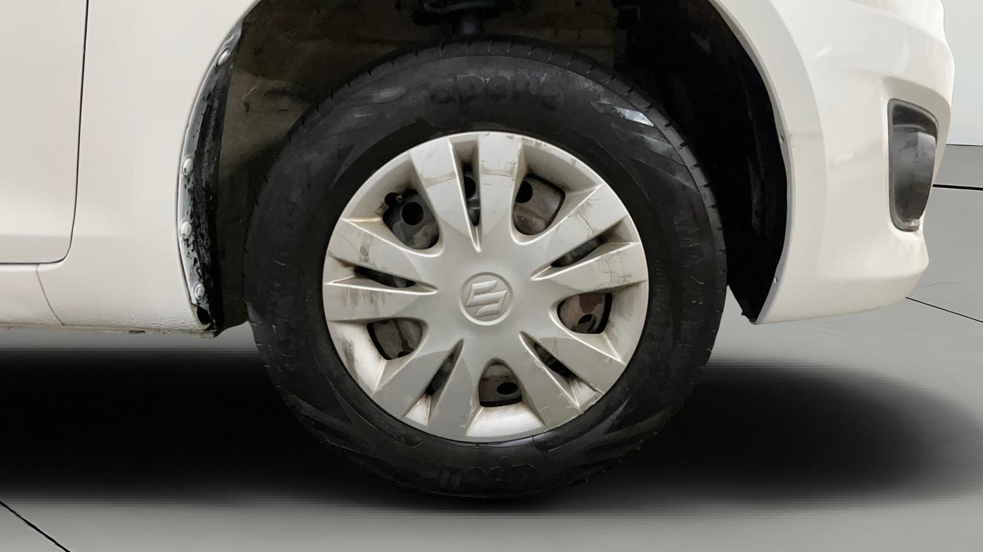 2015 Maruti Swift Dzire VXI, CNG, Manual, 1,05,981 km, Right Front Wheel