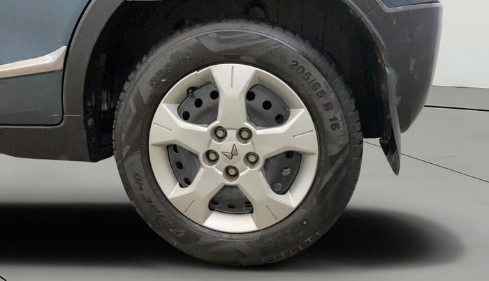 2023 Mahindra XUV300 W6 1.2 PETROL AMT, Petrol, Automatic, 22,980 km, Left Rear Wheel