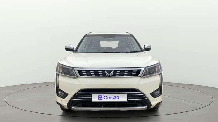 2023 Mahindra XUV300 W8 (O) 1.5 DIESEL AMT, Diesel, Automatic, 27,959 km, Front