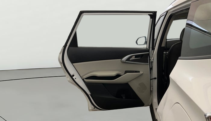 2023 KIA CARENS PRESTIGE PLUS 1.5 PETROL IMT 7 STR, Petrol, Manual, 18,306 km, LHS Rear Door