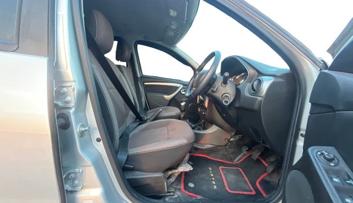 2021 Renault Duster RXZ 1.5 PETROL MT, Petrol, Manual, 75,397 km, Right Side Front Door Cabin