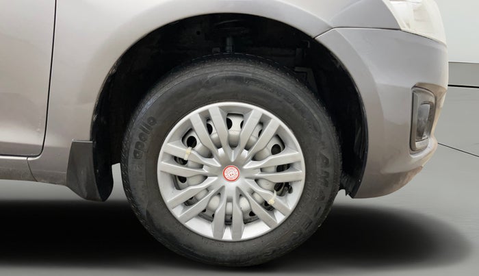 2016 Maruti Swift LXI (O), Petrol, Manual, 28,740 km, Right Front Wheel