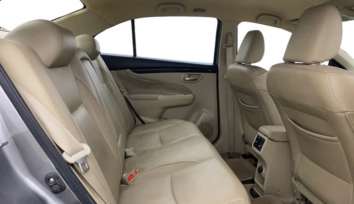 2016 Maruti Ciaz ZXI, Petrol, Manual, 52,314 km, Right Side Rear Door Cabin