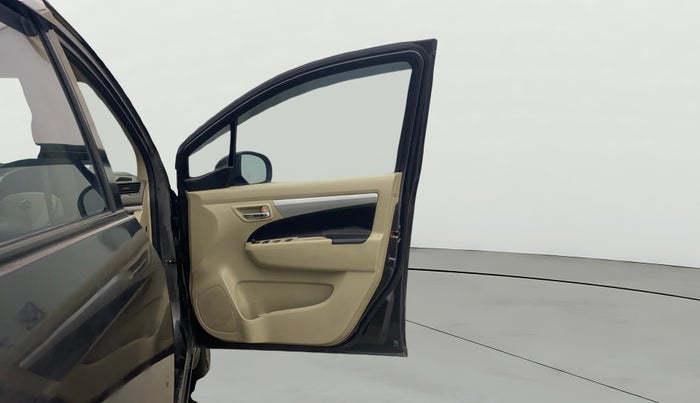 2016 Maruti Ertiga ZXI, Petrol, Manual, 1,07,774 km, RHS Front Door