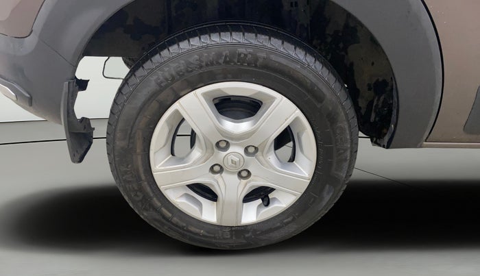 2022 Renault TRIBER RXZ AMT, Petrol, Automatic, 26,341 km, Right Rear Wheel