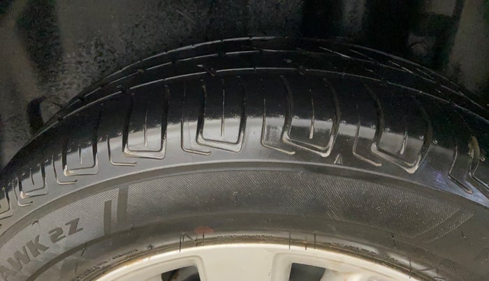 2015 Maruti Swift ZXI, Petrol, Manual, 48,517 km, Left Rear Tyre Tread