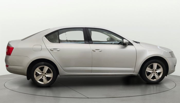 2016 Skoda Octavia AMBITION PLUS AT 1.8 TSI, Petrol, Automatic, 92,840 km, Right Side View