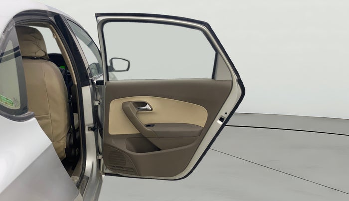 2014 Skoda Rapid AMBITION 1.6 TDI CR MT PLUS, Diesel, Manual, 1,15,272 km, RHS Rear Door