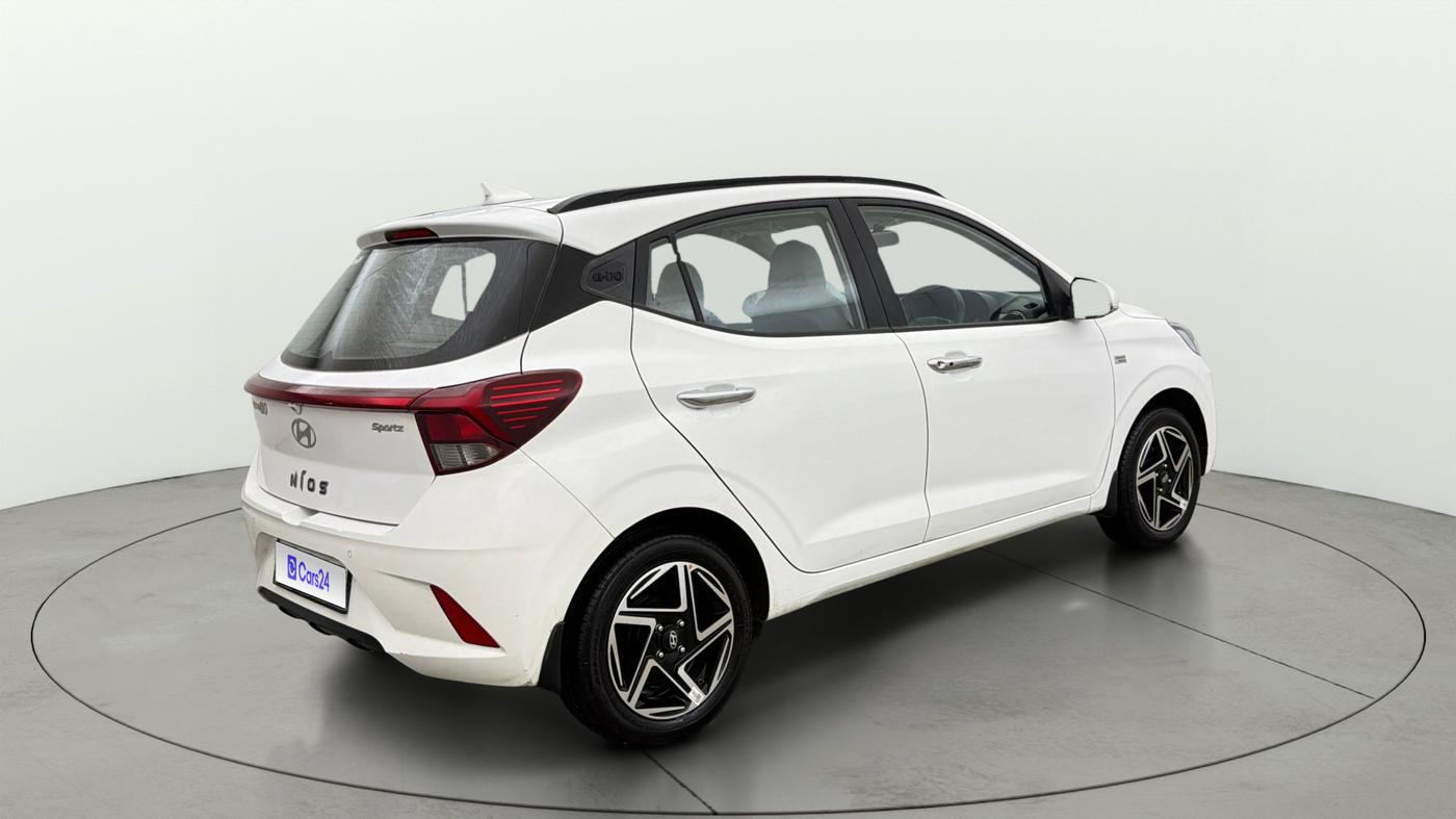 2025 Hyundai GRAND I10 NIOS Sportz (O) 1.2 Kappa AMT, Petrol, Automatic, 9,838 km, Right Back Diagonal