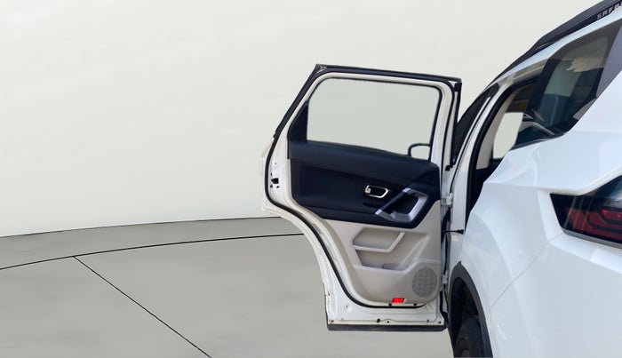 2022 Tata Safari XT PLUS, Diesel, Manual, 84,639 km, LHS Rear Door