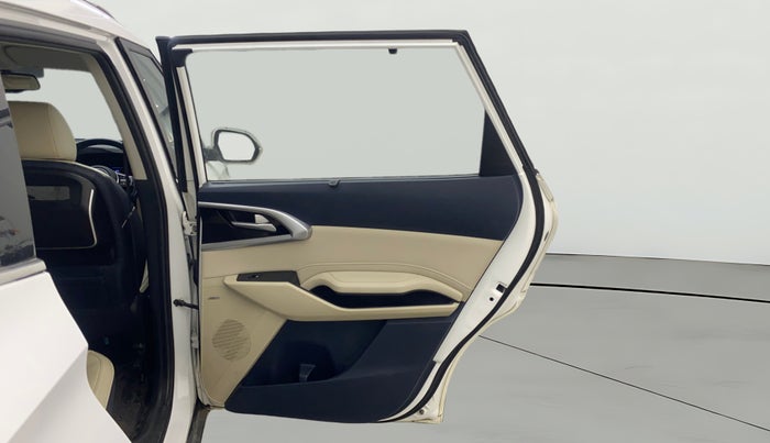 2022 KIA CARENS LUXURY PLUS 1.4 PETROL DCT 7 STR, Petrol, Automatic, 51,950 km, RHS Rear Door