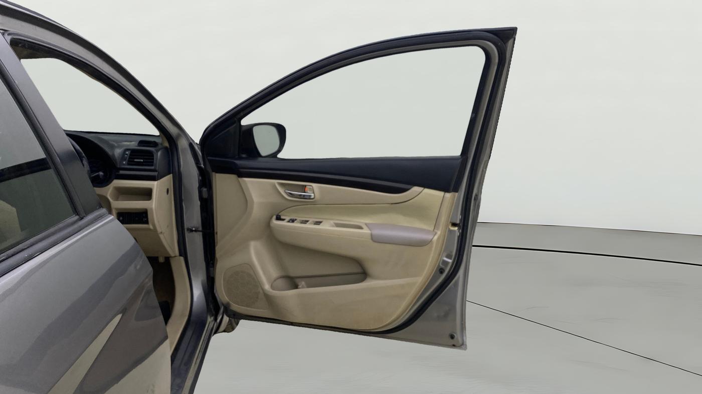 2017 Maruti Ciaz SIGMA DIESEL 1.3, Diesel, Manual, 1,46,842 km, RHS Front Door