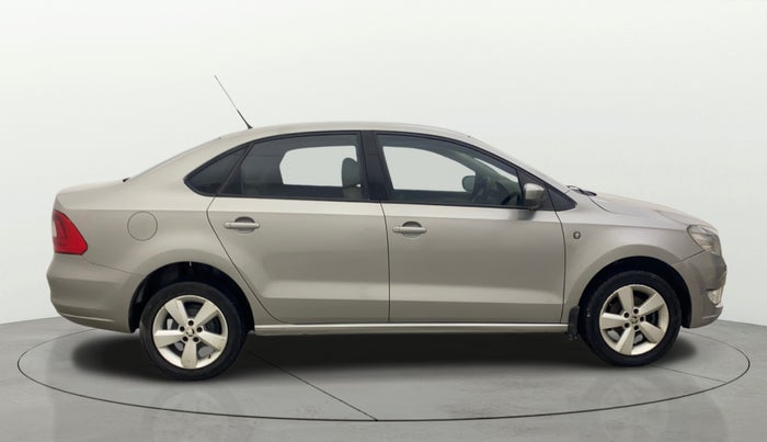 2015 Skoda Rapid 1.6 MPI ELEGANCE PLUS, Petrol, Manual, 1,26,232 km, Right Side View